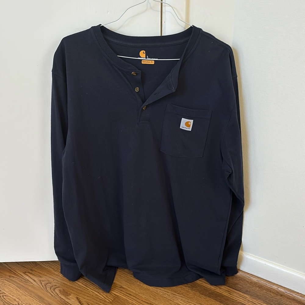 Carhartt Navy LS Henley style T-shirt. Worn once or twice. Great condition.